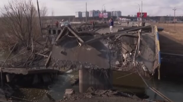 Зруйнований міст. Фото: скріншот YouTube-відео