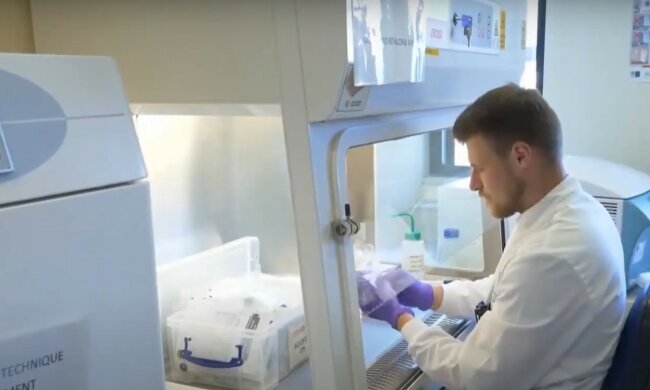 Стaтистикa зболеваемости COVID-19. Фото: скриншот Youtube