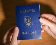 Український паспорт. Фото: скріншот Youtube-відео