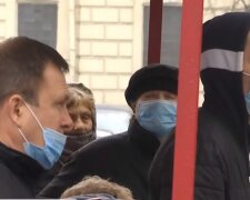 Украинцы в масках. Фото: Youtube