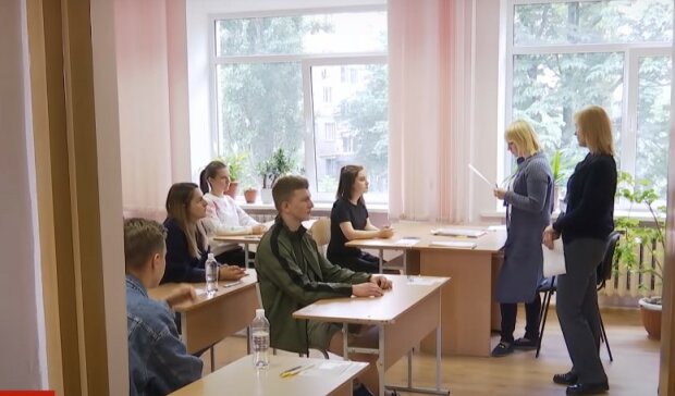 В Украине растут цены на образование. Фото: YouTube, скрин