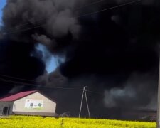 На россии снова адский пожар: в Ставрополе вспыхнул огромный склад, черный дым до самого неба – кадры