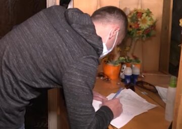 Рейд до боржників. Фото: скріншот YouTube