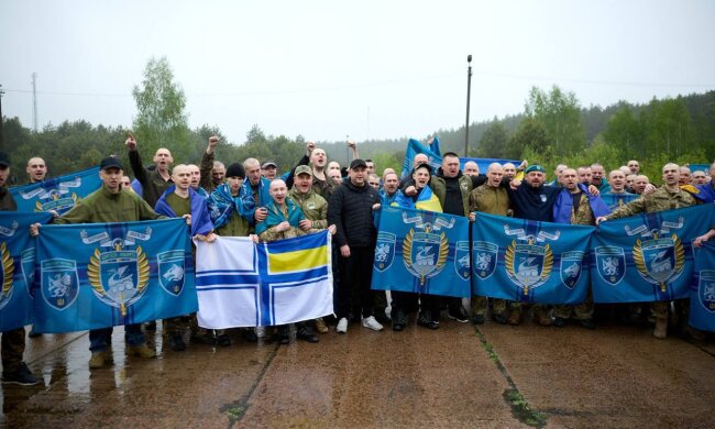 15 травня відбувся перший етап обміну військовополоненими в рамках 1000 на 1000 на рідну землю повернулось 205 захисників України. Фото: МВС та зі сторінки Прем'єр-міністра
