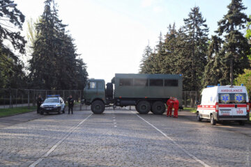 На въезде в Одессу тщательно проверяют все авто, установленные фильтрационные пункты, ограничено движение транспорта