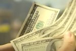 Свыше 300 миллионов долларов: Нацбанк активно скупает валюту. Фото: скриншот YouTube