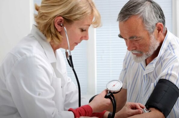 Тонометр. Фото: скриншот YouTube