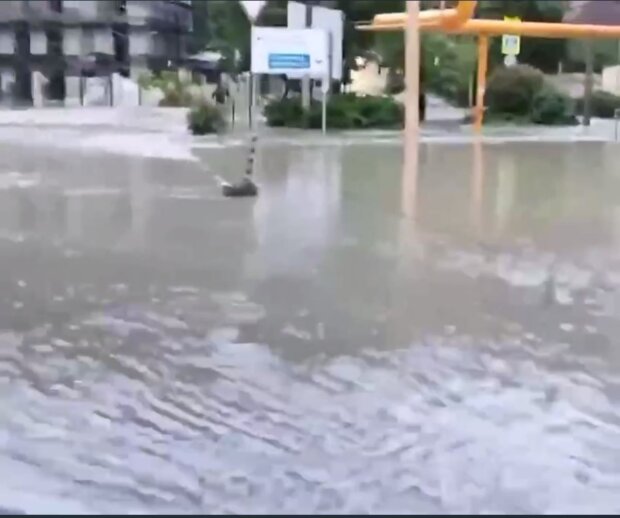 Злива. Фото: скріншот із відео Телеграм