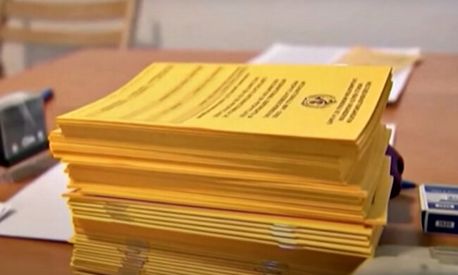 Ковид-сертифікати. Фото: скріншот YouTube-відео.