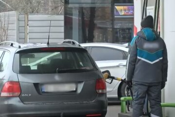 Заправка авто. Фото: скриншот YouTube-видео