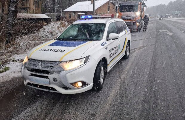 Снігопади, на дорогах дуже небезпечно: у МВС попередили водіїв - запроваджено особливі правила