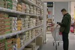 Яйца в супермаркете. Фото: скриншот YouTube-видео
