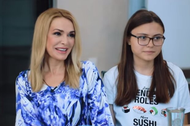 Ольга Сумська та Ганна Борисюк. Фото: скріншот YouTube-відео