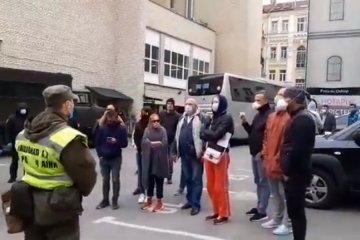 Помещенные в обсервацию украинцы объявили голодовку. Фото: скриншот YouTube