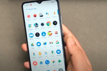 Смартфон. Фото: YouTube, скрин