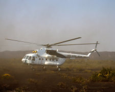 Украинцы прославились на весь мир - пилоты посадили вертолет прямо на вулкан. Фото