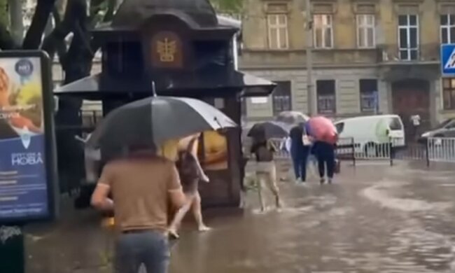 Влітку дощ. Фото: скріншот YouTube-відео