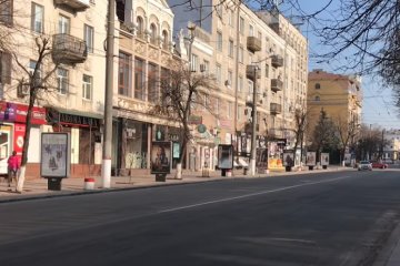 В Минздраве назвали сроки открытия кафе и парикмахерских. Фото: скриншот YouTube