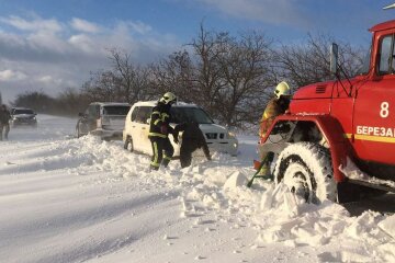 Последствия снегопада. Фото: ГСЧС Украины