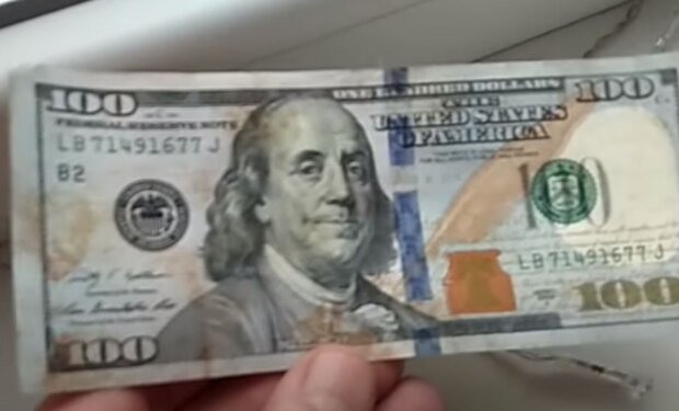 Доллар. Фото: скриншот YouTube-видео