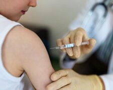 МОЗ спростовує міфи про вакцинацію: алюміній у вакцинах безпечний