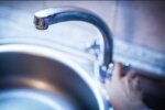 Набирайте в ведра и кастрюли: в Днепре не будет воды, список адресов