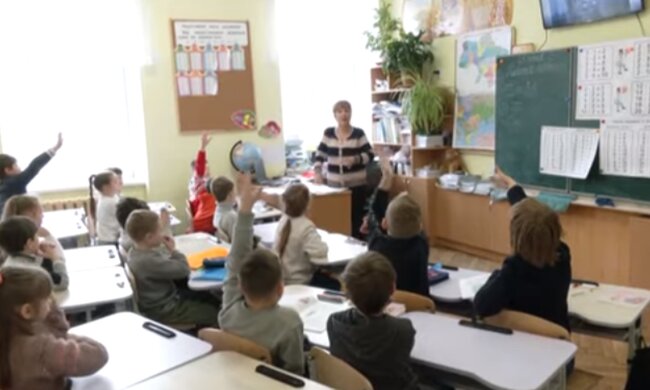 Урок в школі. Фото: скріншот YouTube-відео