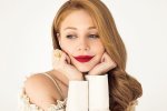 Грациозная поза пантеры и коротенькие шортики: Тина Кароль побила рекорды "милоты" новым фото