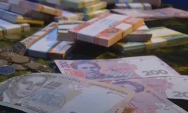 Гроші. Фото: скріншот Youtube-відео.