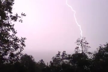 Блискавка. Фото: скріншот YouTube-відео