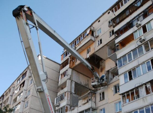 Взрыв дома на Позняках: на месте заметили спасателей, что происходит
