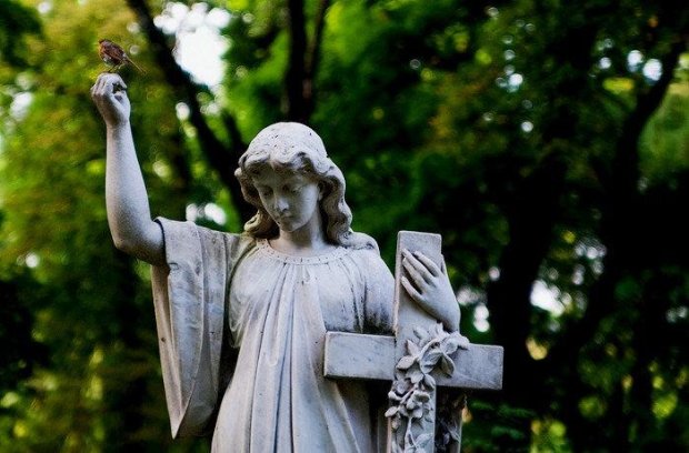 Подрались из-за мертвеца: новый уровень жадности работников контор ритуальных услуг в Украине