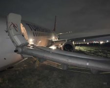 Запах гари, дым в салоне и паника: подробности экстренной посадки самолета в Одессе