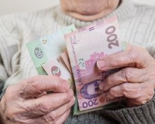 Правила выплаты изменились: кому разрешили не ходить за пенсией в банк
