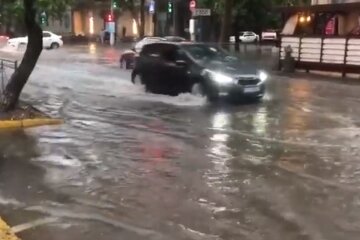 Дощ. Фото: скріншот YouTube-відео