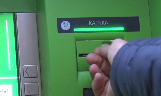 Деньги возвращают через ПриватБанк. Фото: скриншот Youtube