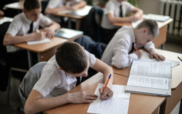 В школах под Киевом появится новый предмет: разрешение всех родителей необязательно