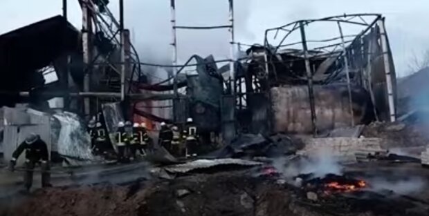 Пожар на заводе в Харькове. Фото: скриншот YouTube-видео