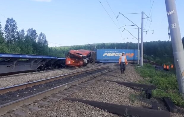 Поезд сошел с рельсов на рф. Фото: скриншот YouTube-видео