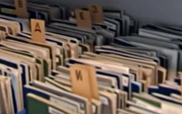 Трудовая книжка. Фото: скриншот YouTube-видео.