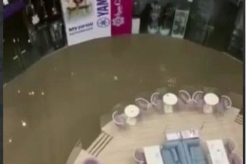 Это просто ад: известный торговый центр в Киеве залит кипятком, улицы все в дыму, детали