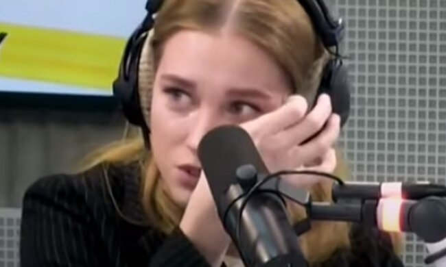 Актриса Кристина Асмус расстроилась из-за критики в свой адрес. Фото: скриншот YouTube