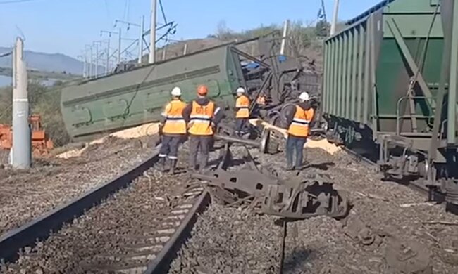 На рф поїзд зійшов з рейок. Фото: скріншот YouTube-відео
