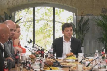 Обед с Зеленским: чем президент угощал журналистов