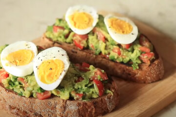 Сніданок. Фото: youtube.com