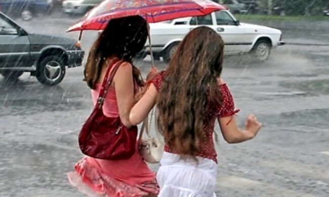 Дощ. Фото: скріншот YouTube-відео