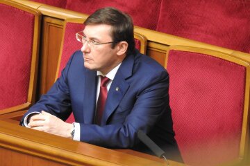 Замена Луценко: депутат предложил Зеленскому себя на должность генпрокурора