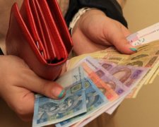 Новые счета за "коммуналку" прорвали дыры в бюджетах людей: украинцы бросают есть