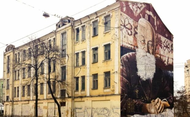 Могут рухнуть в любой момент: киевлянам показали сотни заброшенных зданий столицы