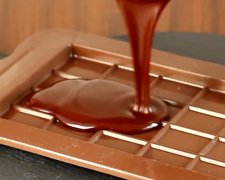 Шоколад способствует выработке гормона счастья. Фото: скрин youtube